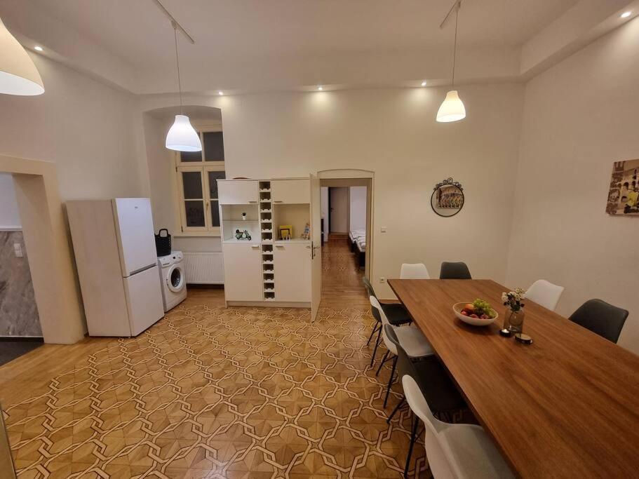 Sissi Royal Suite - Inner City 4 Bedroom Apartment Wiedeń Zewnętrze zdjęcie